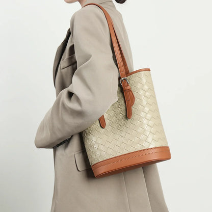 Spring New Style Genuine Leather Contrasting Color Woven Large-capacity One-shoulder Bucket Tote Bag for Ladies and Mature Women