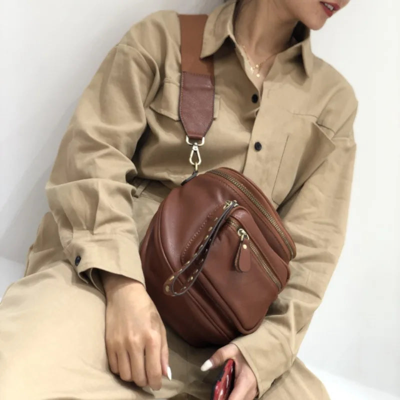 Street Punk Rivet Design Genuine Leather Chest Crossbody Bag Female High Quality Cowhide Shoulder Bags Women Bolsa Feminina
