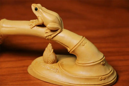 TJ176ca -30x4.5x6.5 CM Carved Boxwood Carving Figurine - Frog Bamboo Pen Holder