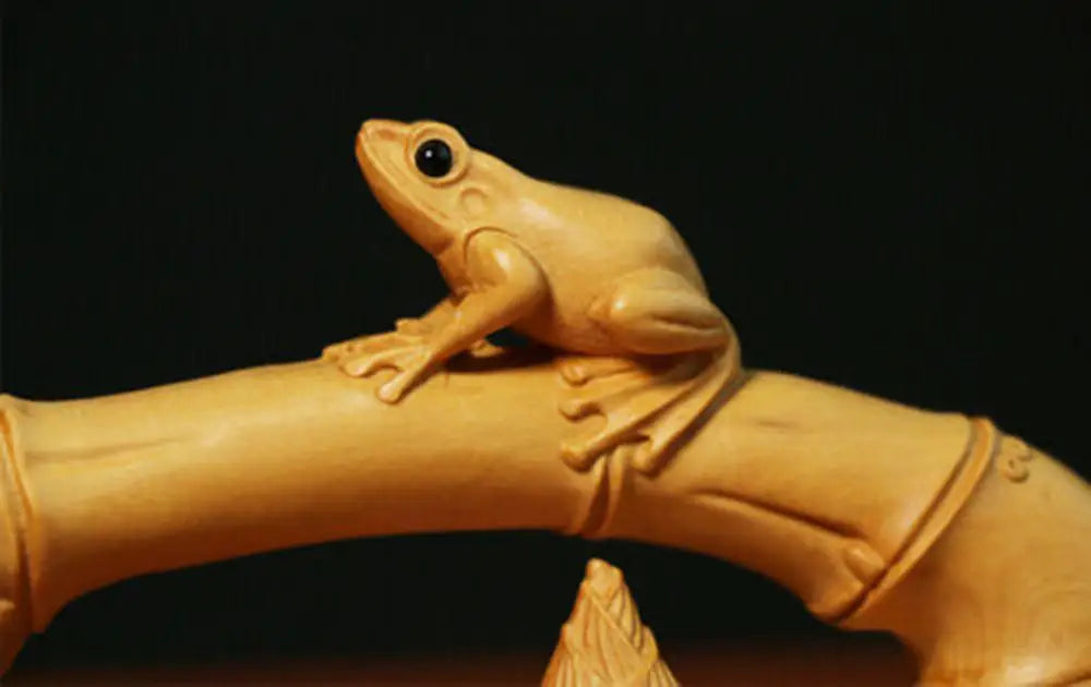 TJ176ca -30x4.5x6.5 CM Carved Boxwood Carving Figurine - Frog Bamboo Pen Holder