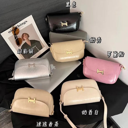 This year's trend is the 2024 new high-end textured small square bag Underarm bag and crossbody bag are popular for women