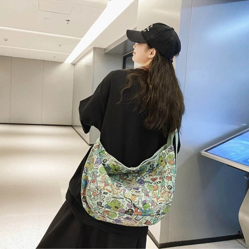 Trendy Single Shoulder Canvas Crossbody Bag Perfect for Fashion forward Women