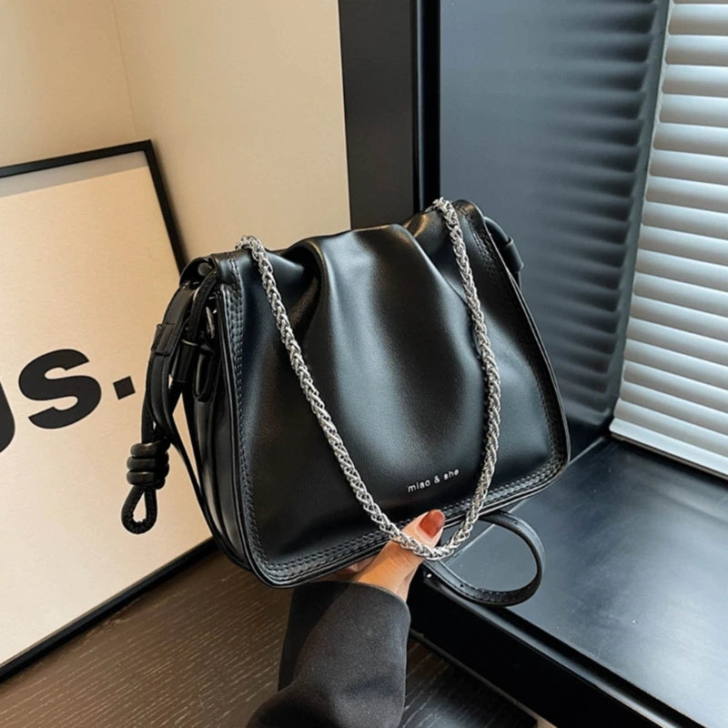 Trendy Unisex Shoulder Bag with Chain Decoration for Fashion forward Individuals