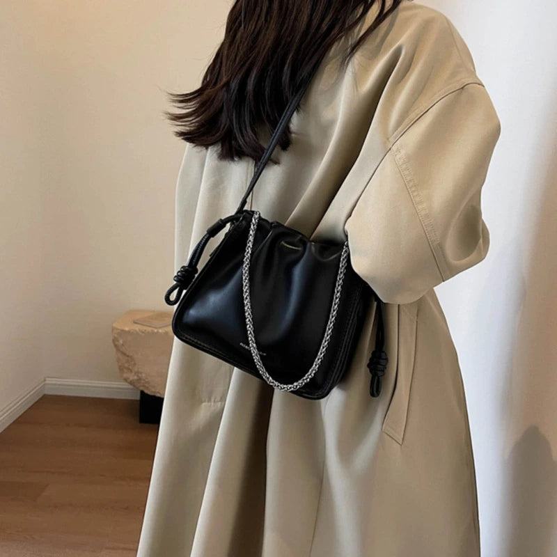 Trendy Unisex Shoulder Bag with Chain Decoration for Fashion forward Individuals