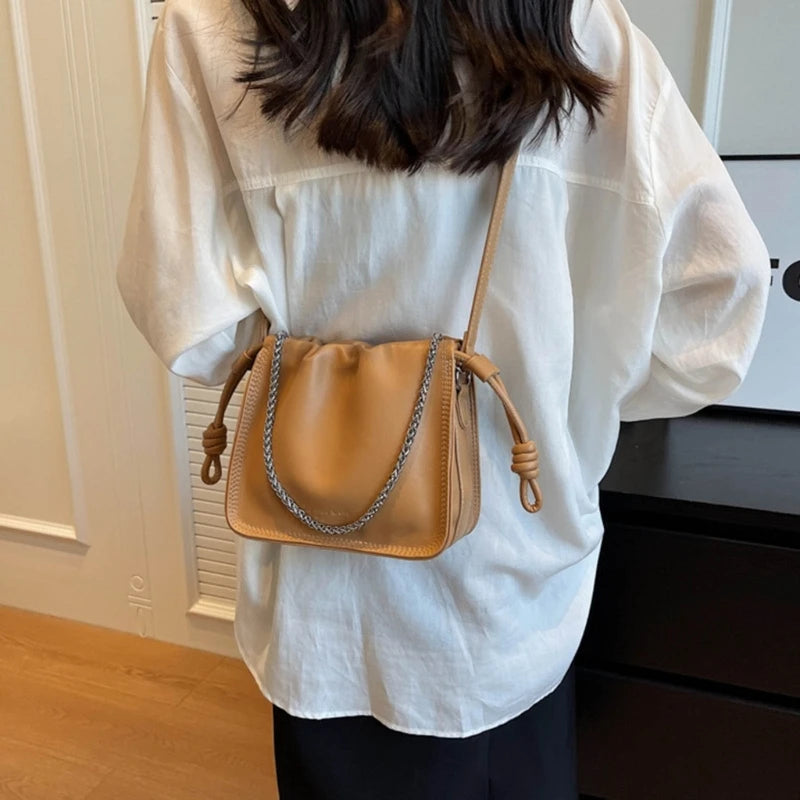 Trendy Unisex Shoulder Bag with Chain Decoration for Fashion forward Individuals