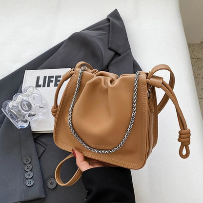 Trendy Unisex Shoulder Bag with Chain Decoration for Fashion forward Individuals