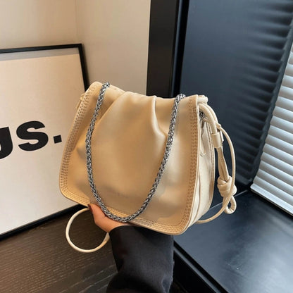 Trendy Unisex Shoulder Bag with Chain Decoration for Fashion forward Individuals