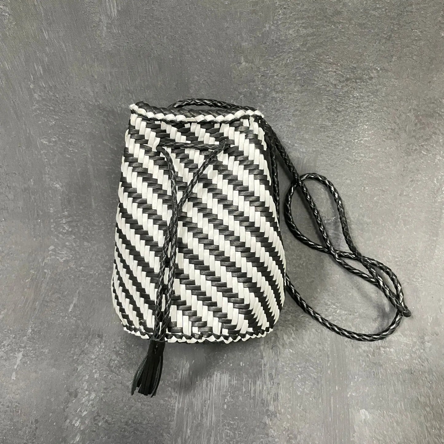 Vintage Drawstring Crossbody Shoulder Bag Large Capacity Genuine Leather Bucket Bag High Quality Handmade Weave Handbags Purses