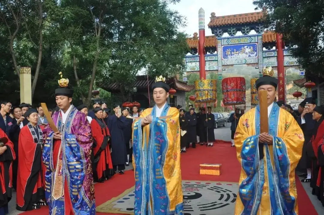 Wholesale Buddhist Taoism supplies Temple Taoist abbey priest monk Auspicious Double Dragon Embroidery Costume purple robe