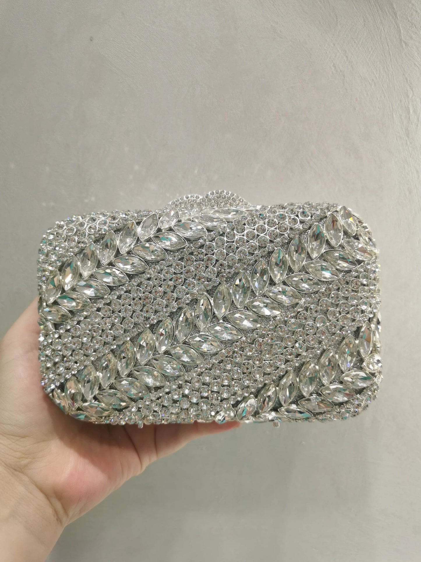 Woman Hollow Out Silver Crystal Formal Dinner Evening Bag Diamond Banquet Party Elegant Purse Wedding Bridal Prom Gift Handbag