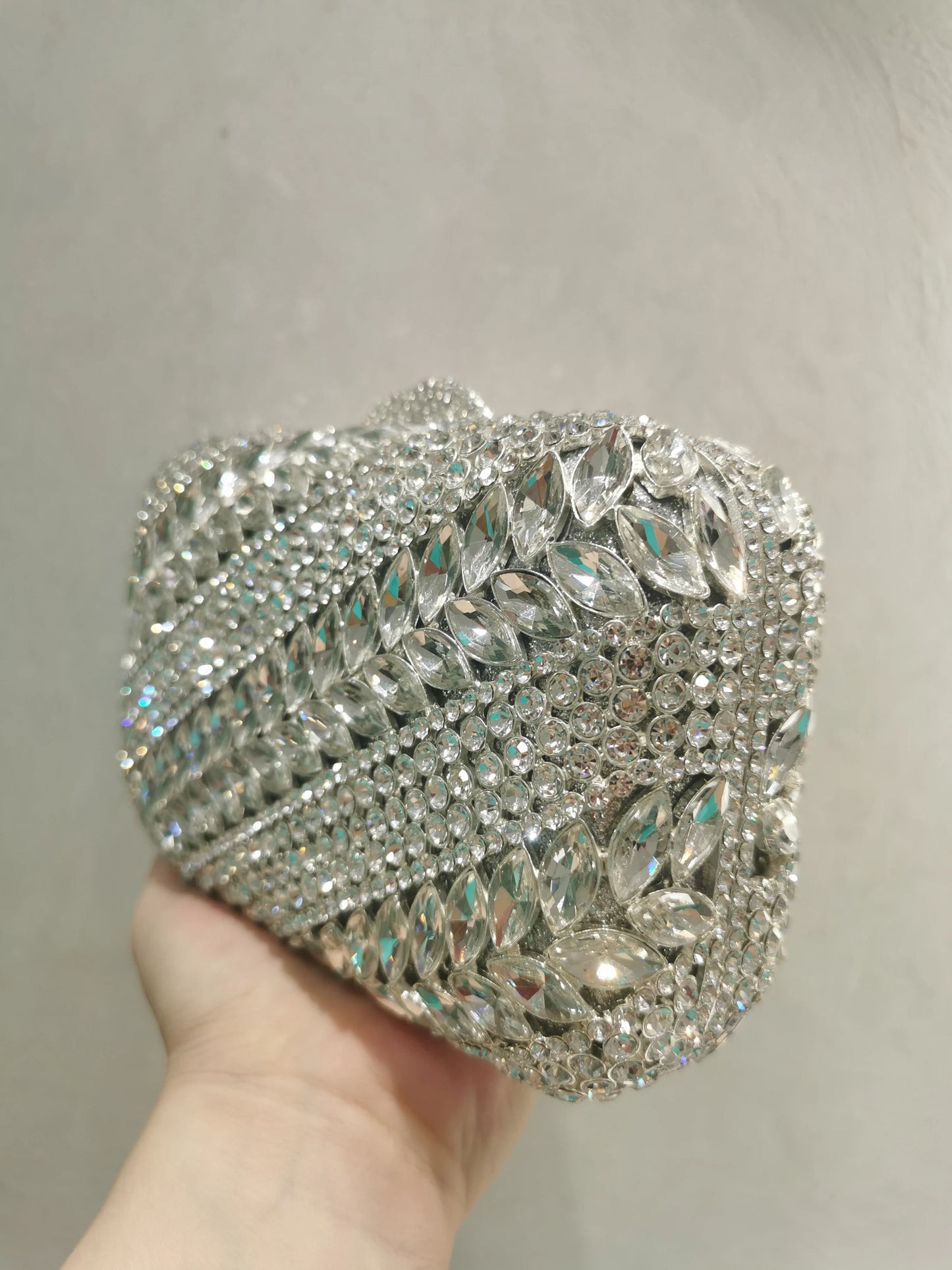 Woman Hollow Out Silver Crystal Formal Dinner Evening Bag Diamond Banquet Party Elegant Purse Wedding Bridal Prom Gift Handbag