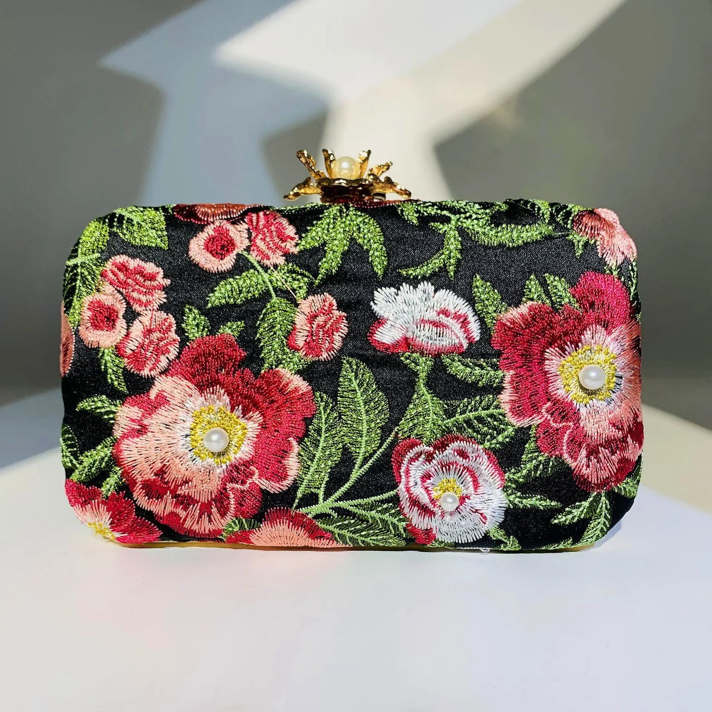 Women Embroidery Flowers Evening Clutch Bags Diamond Banquet Shoulder Bags Wedding Dinner Wallets Purse 3 Colors