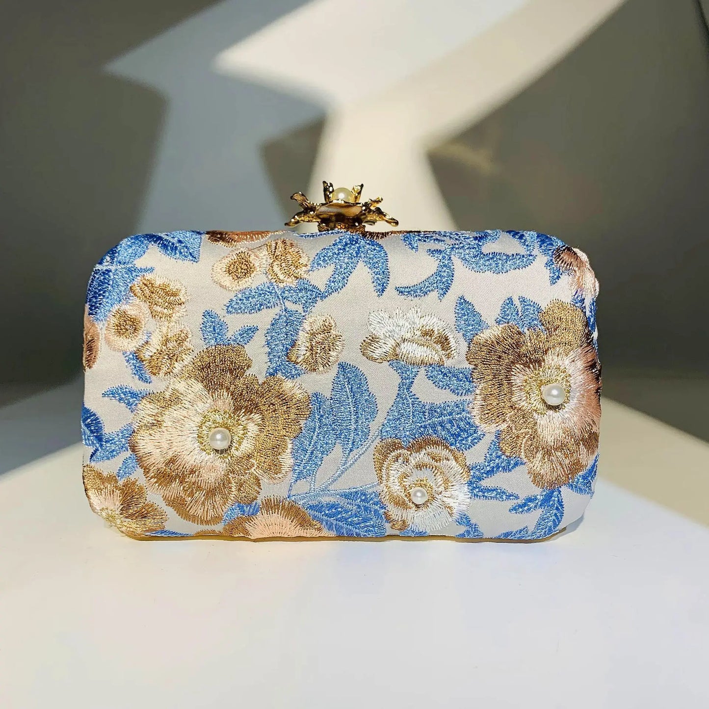 Women Embroidery Flowers Evening Clutch Bags Diamond Banquet Shoulder Bags Wedding Dinner Wallets Purse 3 Colors