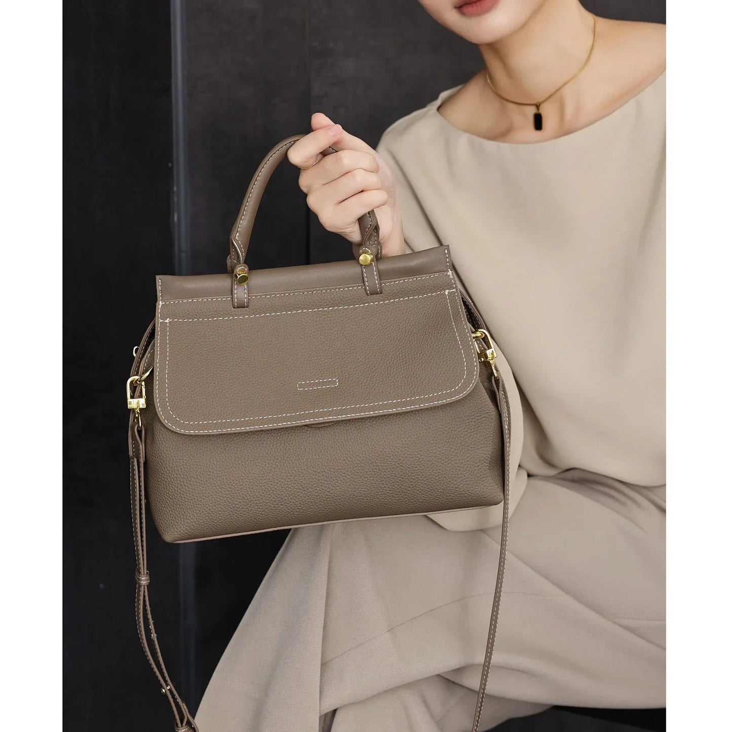 Women's Bag Retro Large Capacity Bag New Versatile Crossbody Bags Fashionable Shoulder Briefcase Designer Bags Luxury