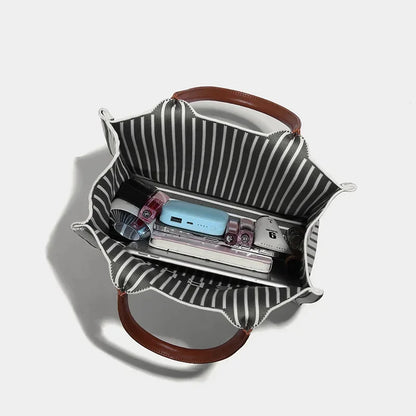 Women's Large Capacity Striped 2024 New Fashion Commuter Shoulder Popular Versatile Handheld Tote Bag