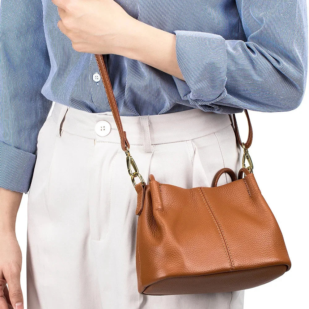 Women's New European and American Fashion Ladies Portable Messenger Leather Niche Design Large Capacity Shoulder Bag