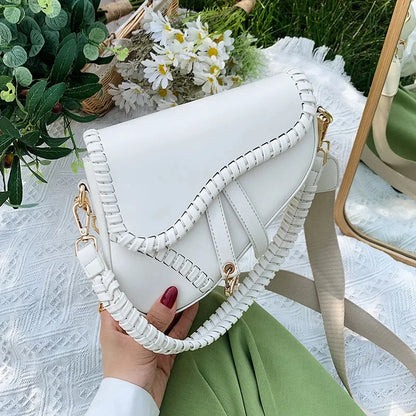 Women's Spring/summer New Fashion Shoulder Personalized Saddle Korean Version of Solid Color Literary Crossbody Bag