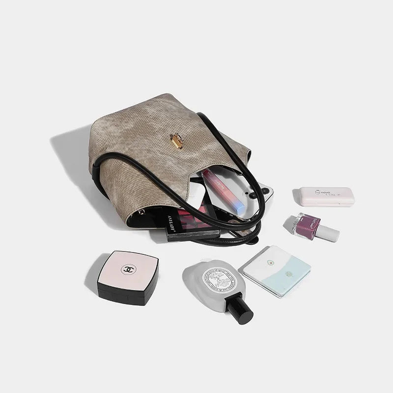 Women's hand 2024 new small tote high quality women's commuter shoulder retro high-end portable crossbody bag