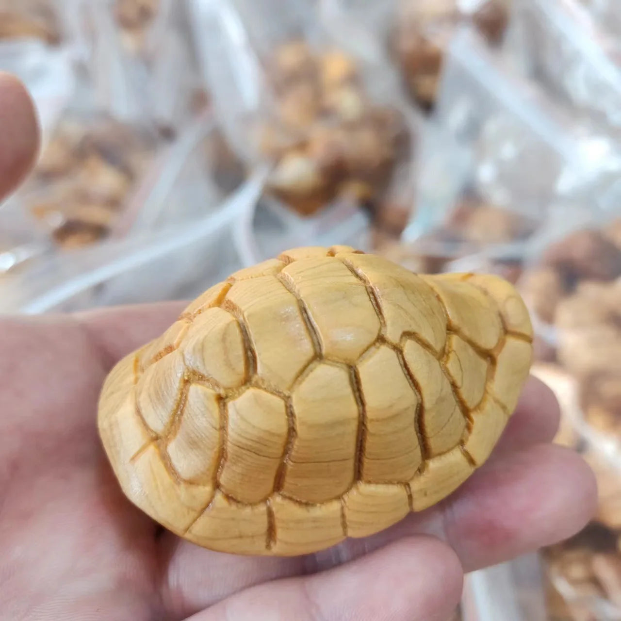 Wooden turtle shell Mascot decorative pendant，Solid wood hand carving Longevity mascot small wood decorations