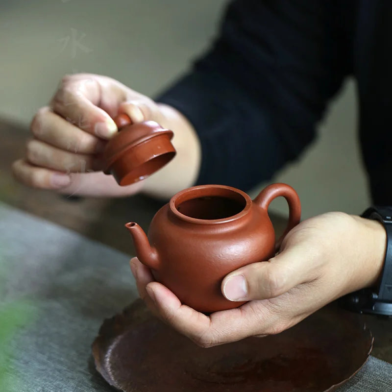 Yishuitang Yixing raw ore purple clay teapot pure handmade small coal kiln zhunigong lamp pot with a height of 190ml