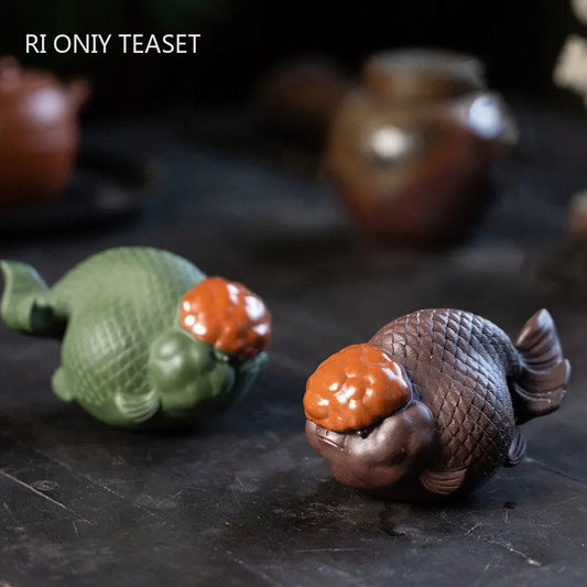 Yixing Purple Clay Tea Pet Handmade Lucky Goldfish Statue Ornaments Tea Figurine Chinese Zisha Sculpture Tea Set Decoration