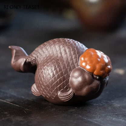 Yixing Purple Clay Tea Pet Handmade Lucky Goldfish Statue Ornaments Tea Figurine Chinese Zisha Sculpture Tea Set Decoration