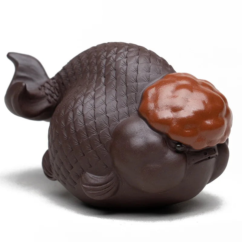 Yixing Purple Clay Tea Pet Handmade Lucky Goldfish Statue Ornaments Tea Figurine Chinese Zisha Sculpture Tea Set Decoration