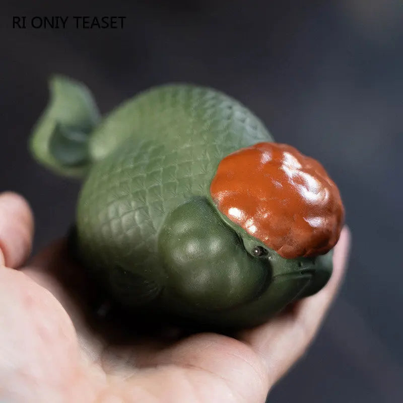 Yixing Purple Clay Tea Pet Handmade Lucky Goldfish Statue Ornaments Tea Figurine Chinese Zisha Sculpture Tea Set Decoration