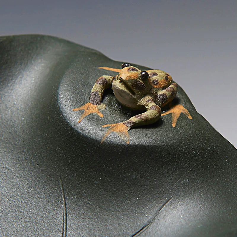Yixing zisha pot holder tea play frog animal spray water mat for tea pot home decoration creative tea pet handmade tea play new