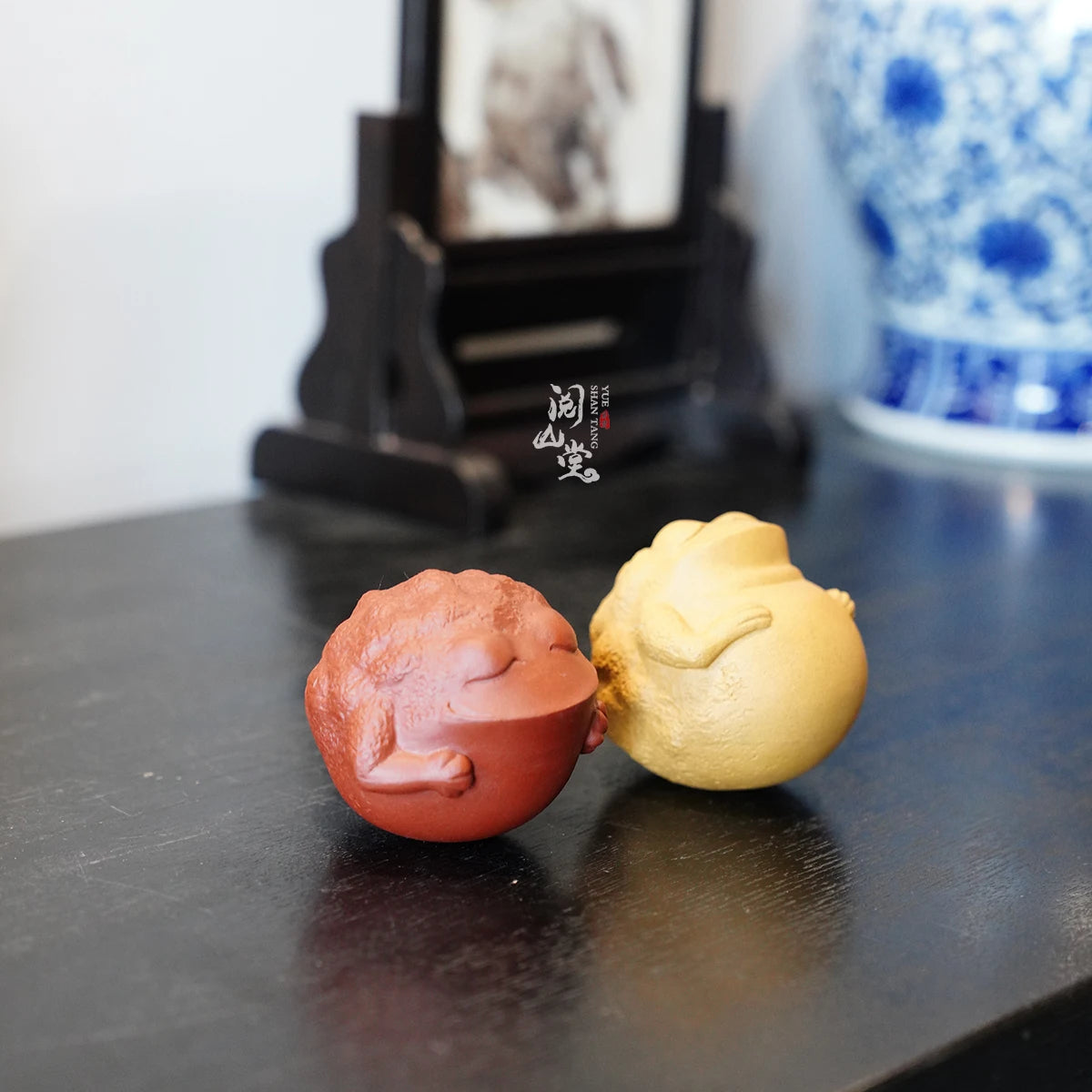 Yueshan Hall | Tumbler Golden Toad Tea Ornaments Three feet golden toad Gold Section of Raw Ore Red Plain Cement Decoration