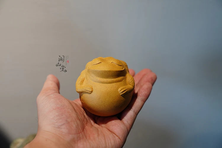 Yueshan Hall | Tumbler Golden Toad Tea Ornaments Three feet golden toad Gold Section of Raw Ore Red Plain Cement Decoration