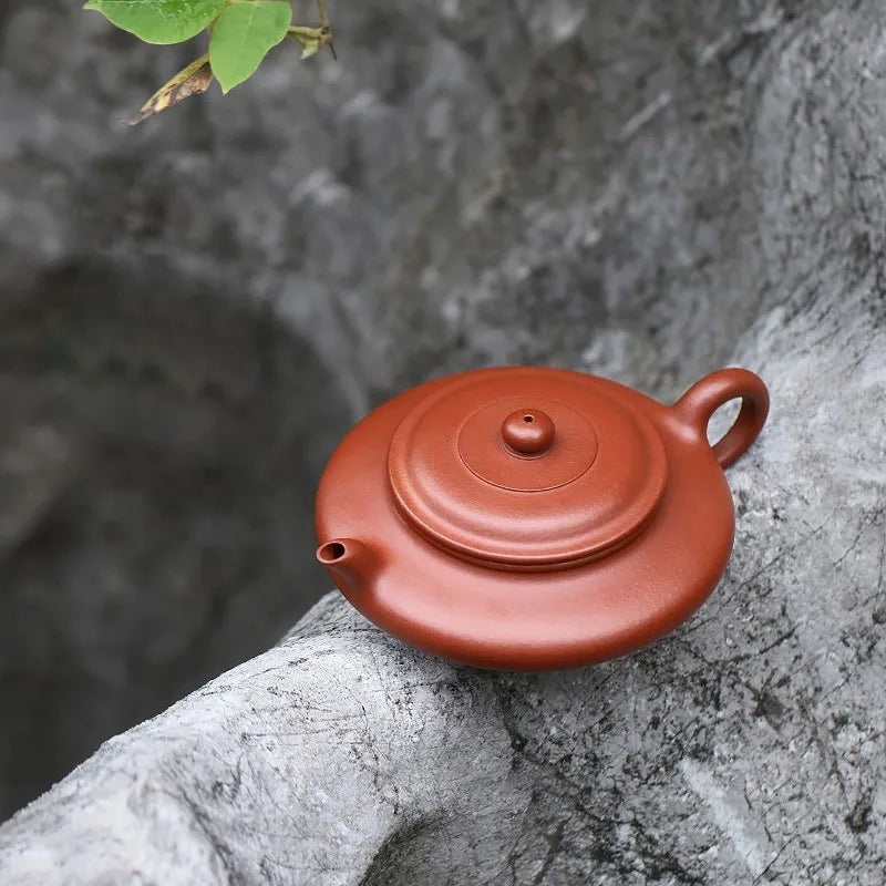 Zanghutianxia Yixing Purple Clay Pot Handmade Small Capacity Kung Fu Tea Set Raw Ore Old Zhu Mud Small Handmade Teapot Flat Flat