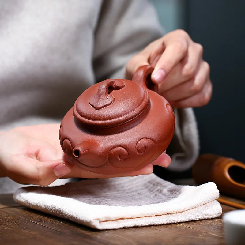 Zisha Teapot Yixing Handmade Pot, Kung-Fu Teaware, Purple Clay Drinkware for Puer Green Black Chinese Tea, Antique Ruyi Pot