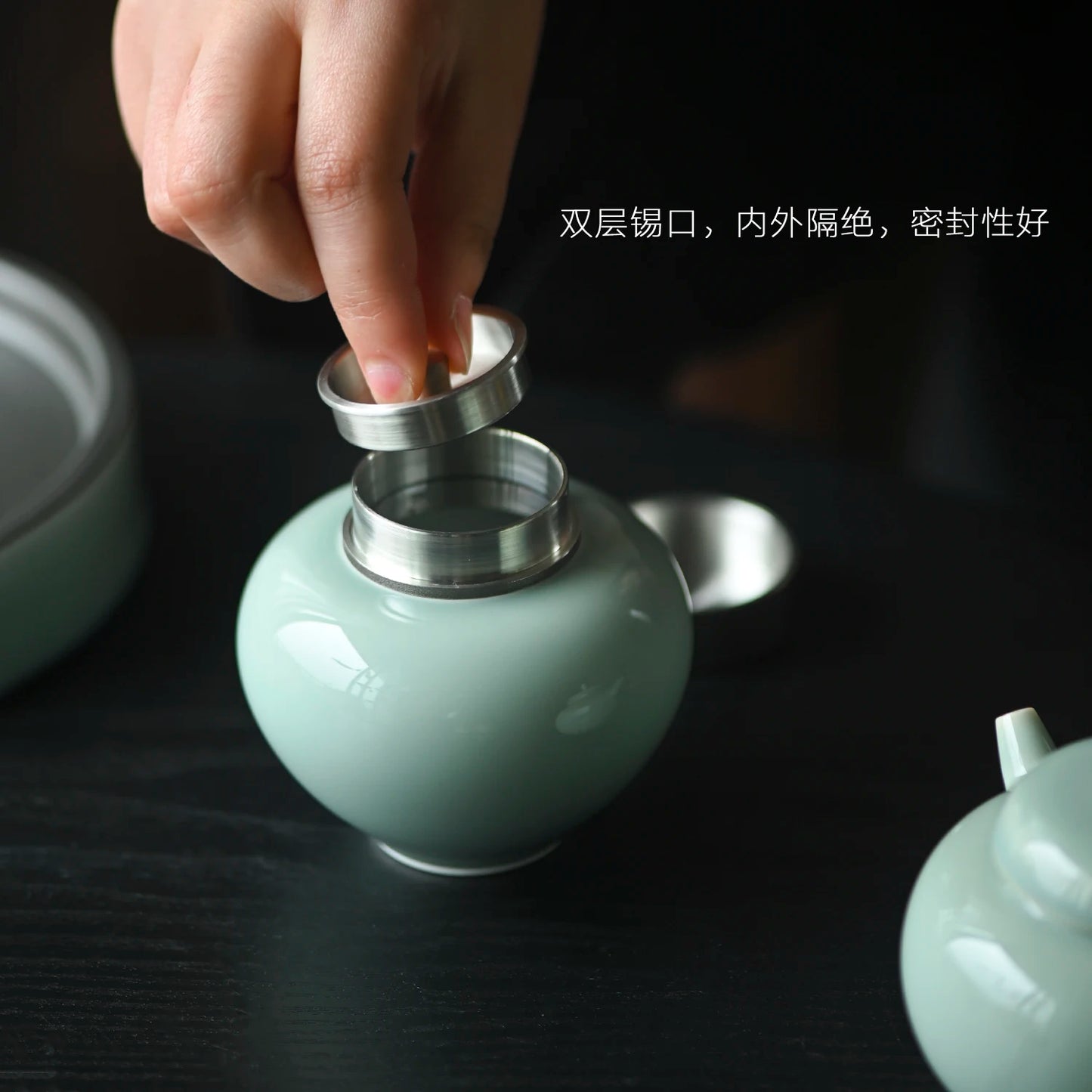 at the beginning of the jingdezhen pea green glaze tin lid caddy ceramic seal tank portable moisture storage mini POTS