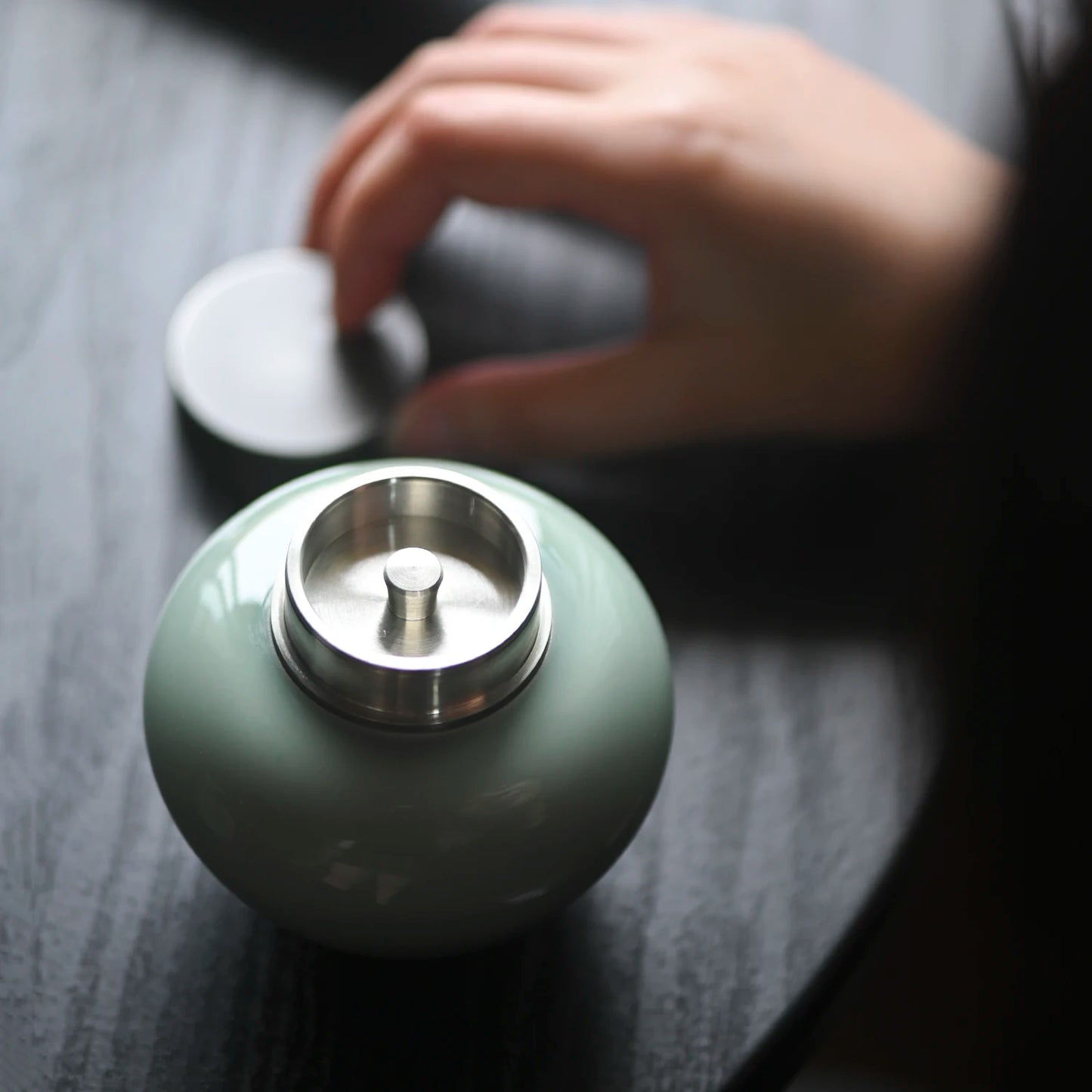at the beginning of the jingdezhen pea green glaze tin lid caddy ceramic seal tank portable moisture storage mini POTS