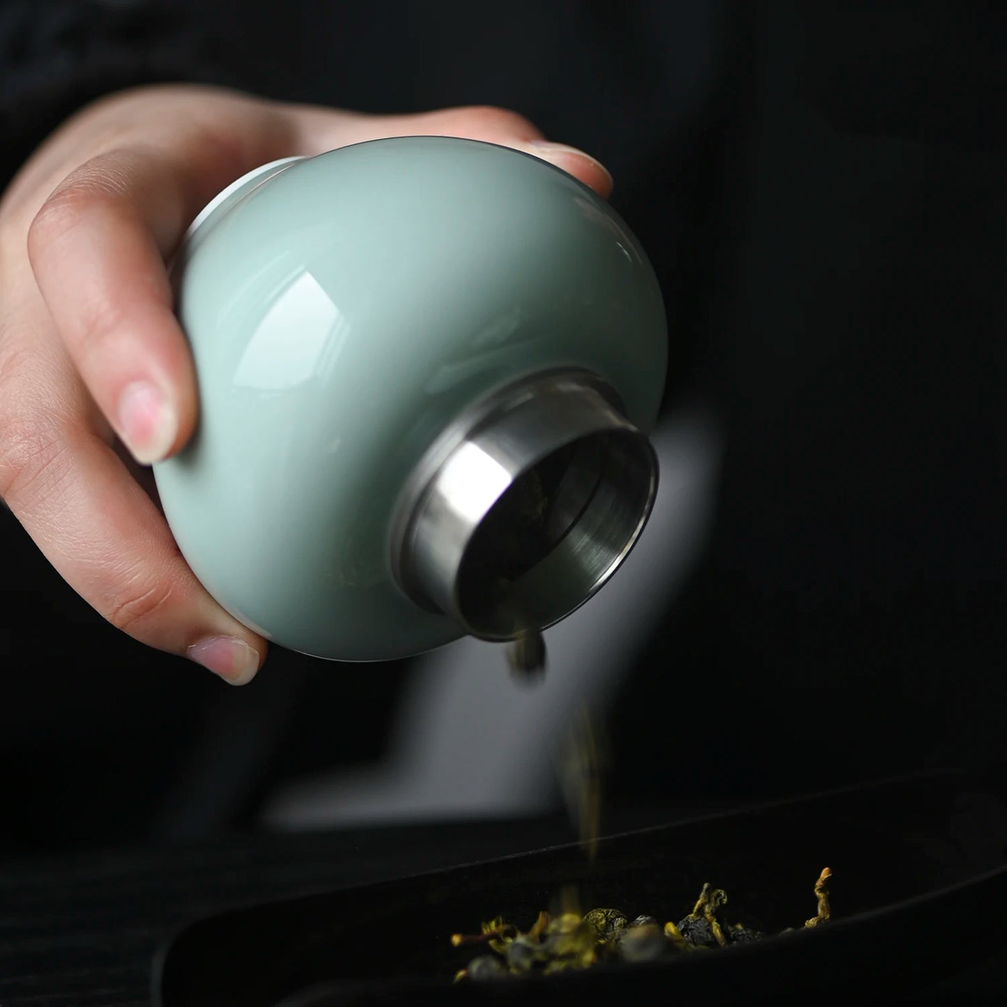 at the beginning of the jingdezhen pea green glaze tin lid caddy ceramic seal tank portable moisture storage mini POTS