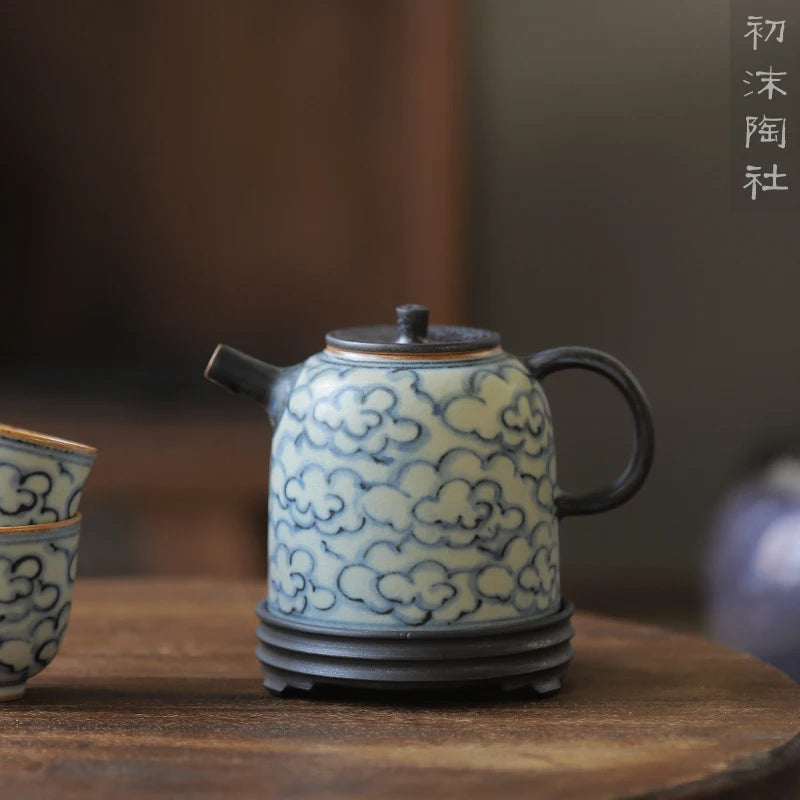 blue and white hand-painted ceramic glaze under the teapot coarse pottery teapot blue-and-white han priests pot by hand