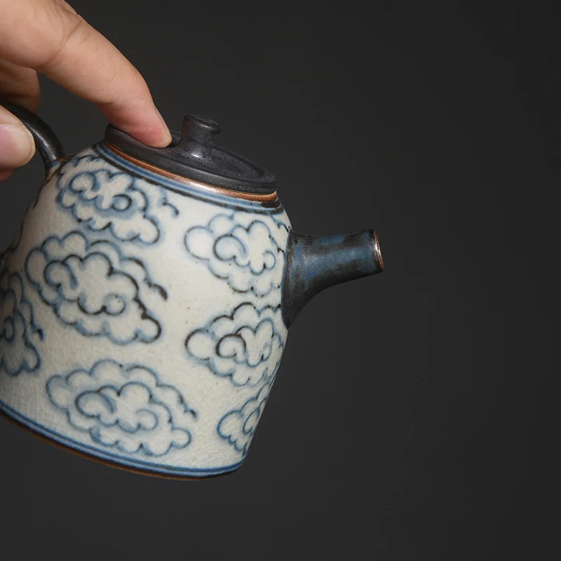 blue and white hand-painted ceramic glaze under the teapot coarse pottery teapot blue-and-white han priests pot by hand
