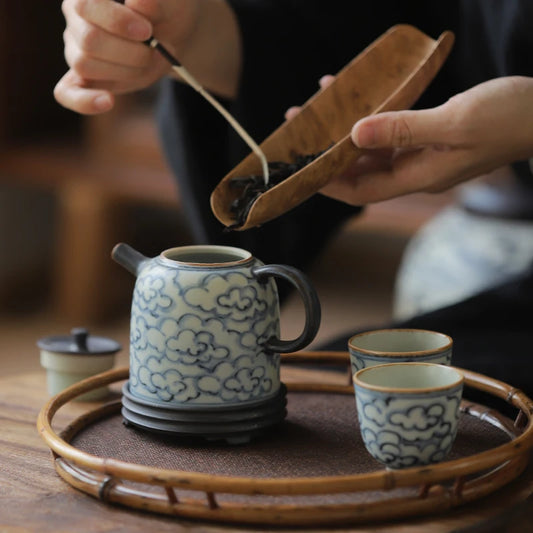 blue and white hand-painted ceramic glaze under the teapot coarse pottery teapot blue-and-white han priests pot by hand