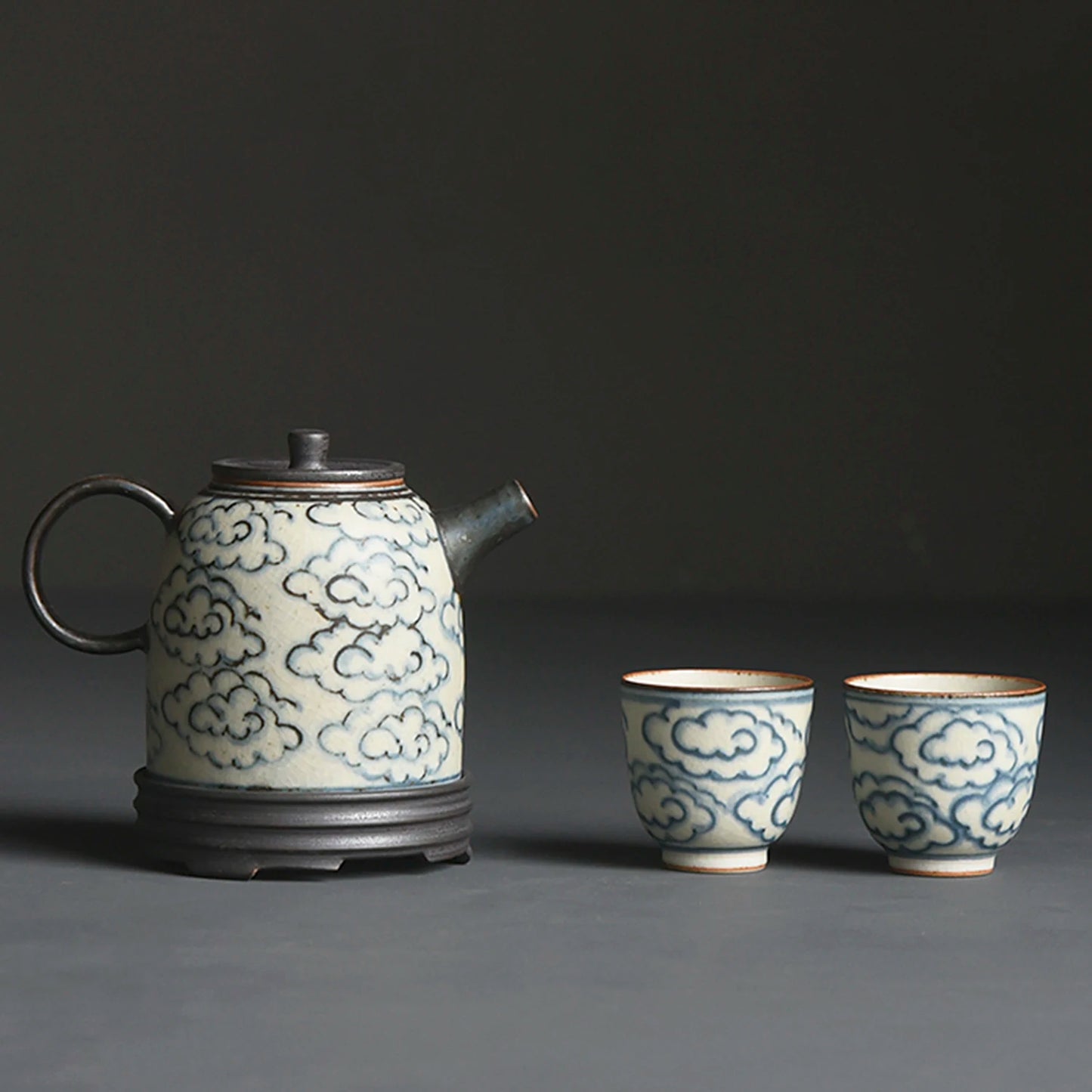 blue and white hand-painted ceramic glaze under the teapot coarse pottery teapot blue-and-white han priests pot by hand