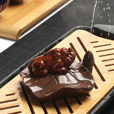 creative home decoration yixing zisha purple clay tea pet frog weath bring golden fish naked beauty brave troops Chinese gift