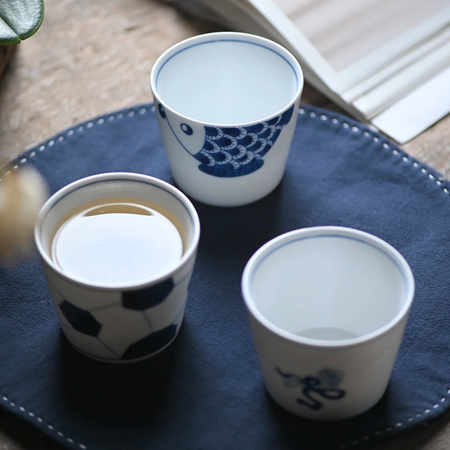 of the jingdezhen blue and white small hand-painted blue glass glass coffee cup pig koubei clear glass Japanese tea set