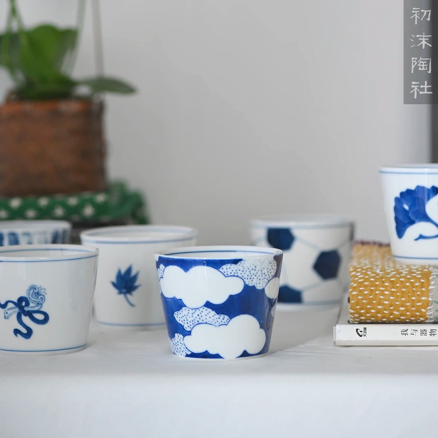of the jingdezhen blue and white small hand-painted blue glass glass coffee cup pig koubei clear glass Japanese tea set