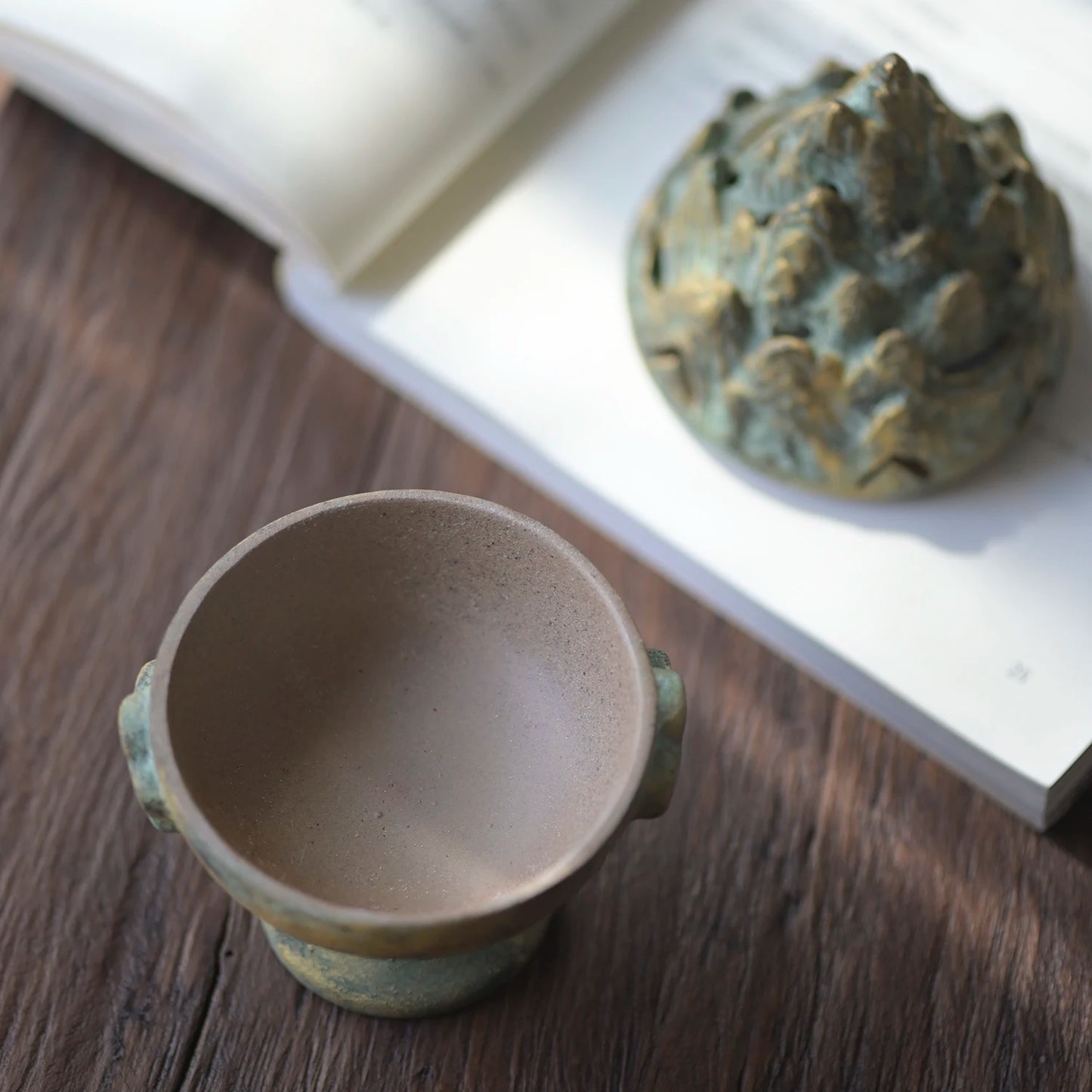 of the jingdezhen hand-carved gold boshan ship ceramic stove.it censer aromatherapy furnace incense incense seat