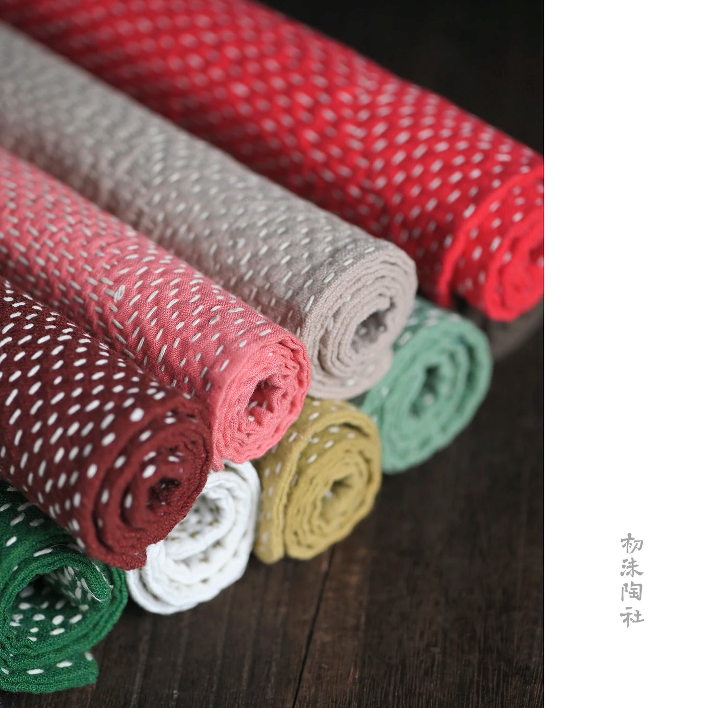 of the jingdezhen thorn mat mat mat hand embroidered tea son hand dyed fabric by hand sewing plants insulation pad