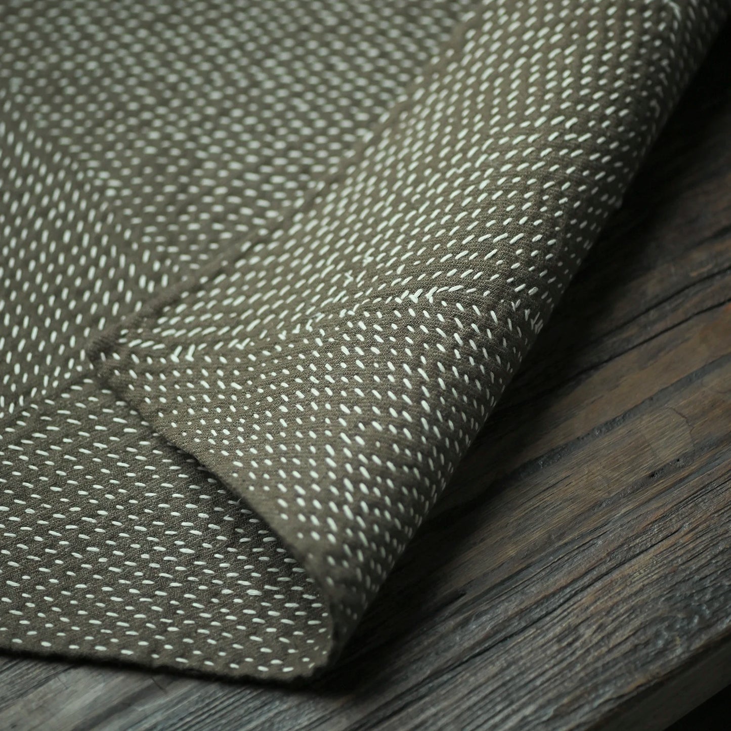 of the jingdezhen thorn mat mat mat hand embroidered tea son hand dyed fabric by hand sewing plants insulation pad