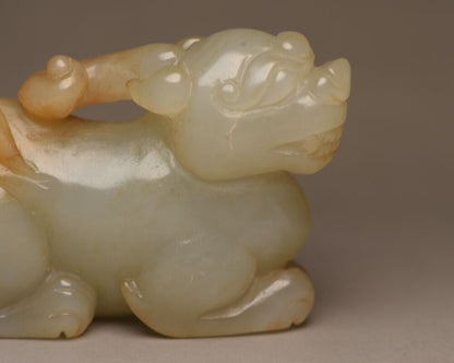 Top Chinese Natural Hetian Jade Carved Exquisite Beast Statue Figurines Artwork