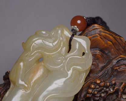 Chinese Natural Hetian Jade Carved Exquisite Statue Unique Pendant Jewelry Rare