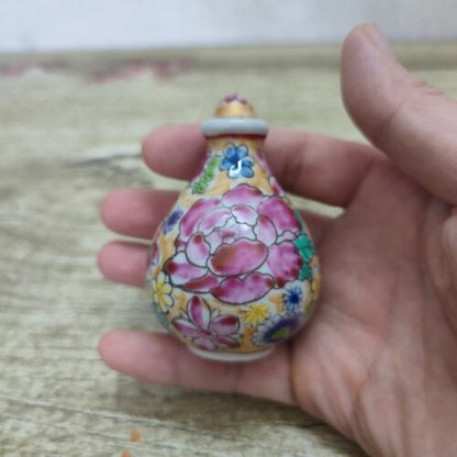 A Chinese famille rose porcelain snuff bottle painted flower vintage beijing art