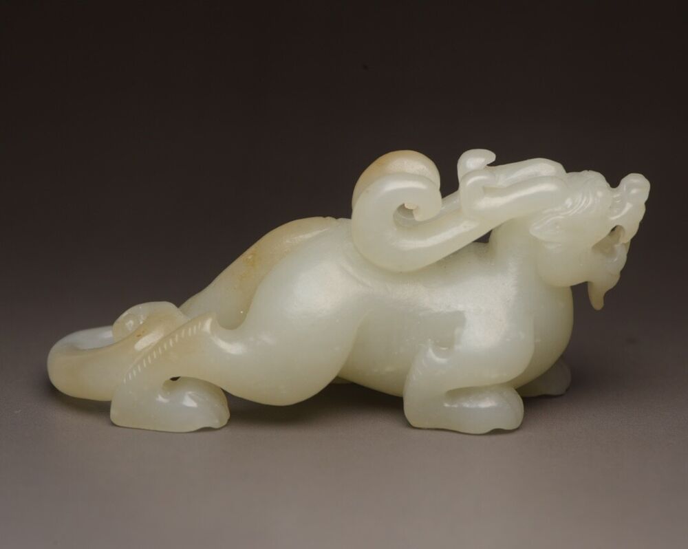 Top Chinese Natural Hetian Jade Carving Beast Statue Figurines Collectible Art